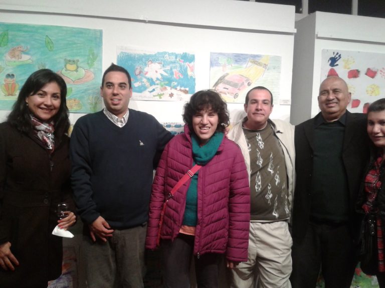 ONG Actitud, de Julio Salazar. Mis alumnos ayudaron con talleres de arte que luego se transformaron en exposiciones venta de los cuadros.