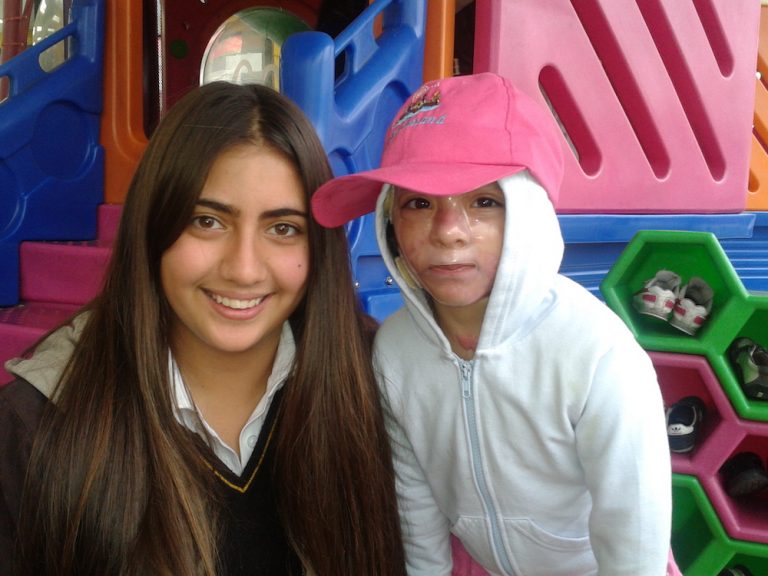 ANIQUEM, gracias a la coordinadora Juani Burga, mis alumnos pudieron acercarse a las necesidades de los niños quemados y ayudar en su recuperación.