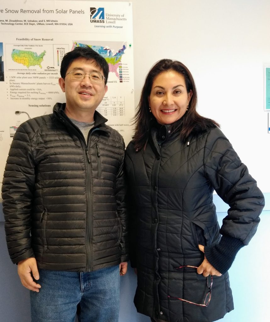 Professor Liu, Catedrático de la Universidad de Boston (E.E.U.U) responsable de la donación de tablets y celulares para el colegio Gabriela Mistral.