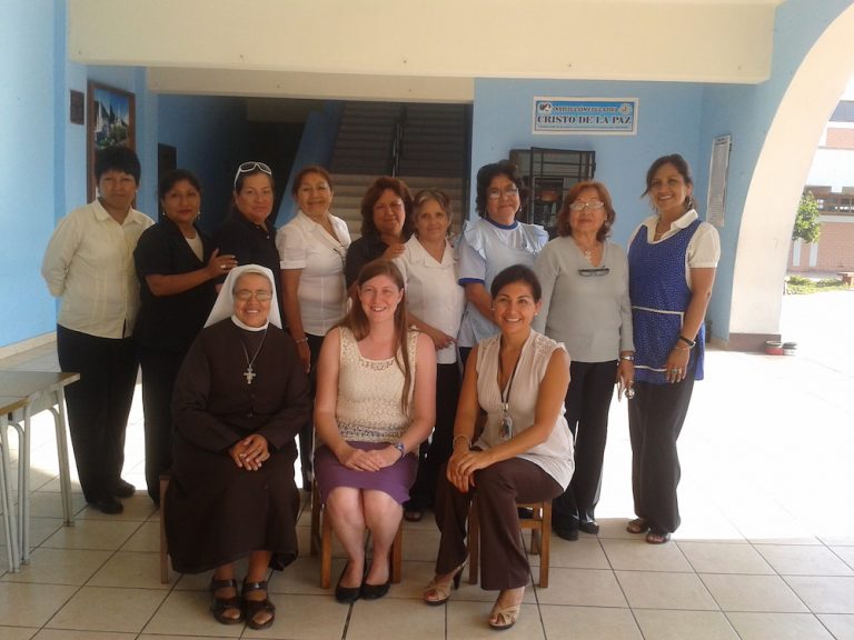 Hermelinda Carrera, Centro de refugio para adolescentes a cargo de profesoras excepcionales que las ayudan a salir adelante.